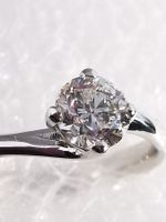 Anello solitario con brillante in oro 18k