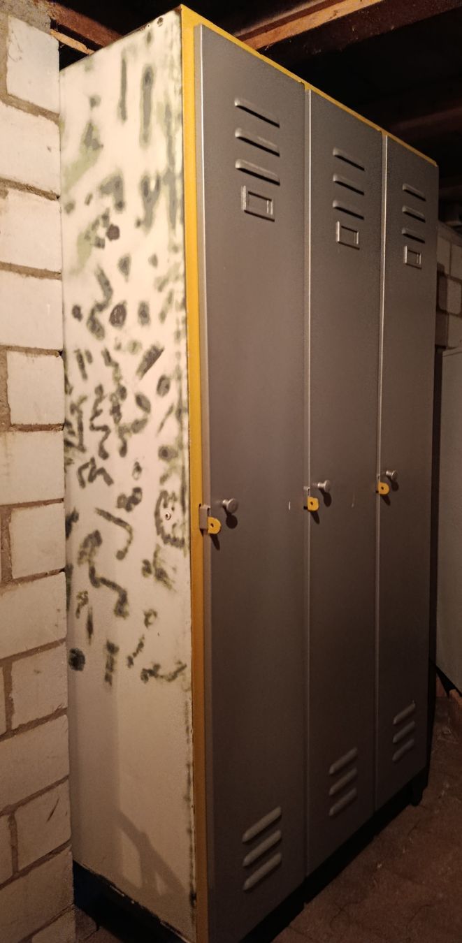Armadi: hipper Spint, Metallschrank, Garderobe – Usato da Oberägeri venduto da SaniBeach
