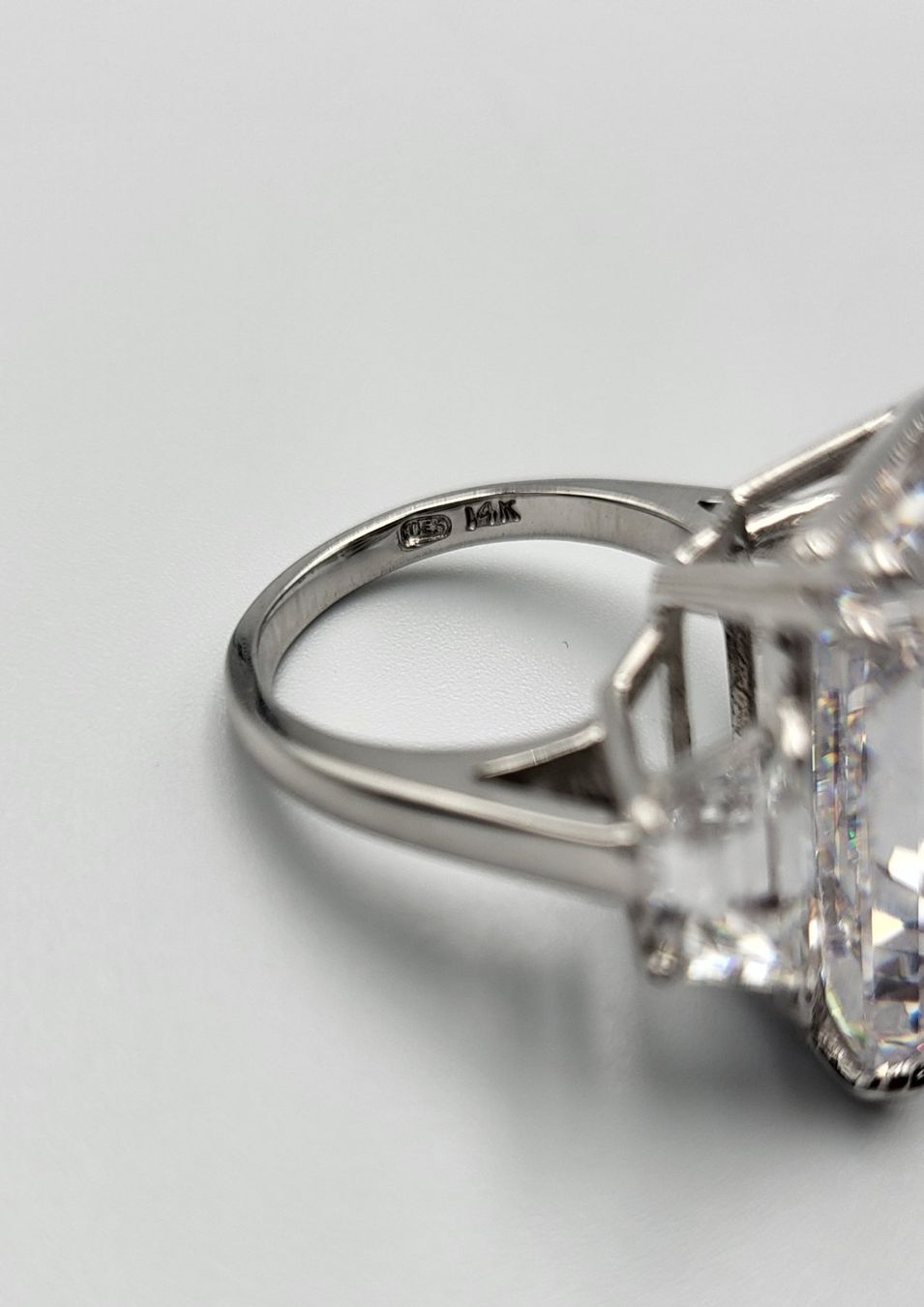 Ringe: Massiv 585 Weiss Gold Ring Mit Steine – Gebraucht aus Wald ZH von Aniade 7