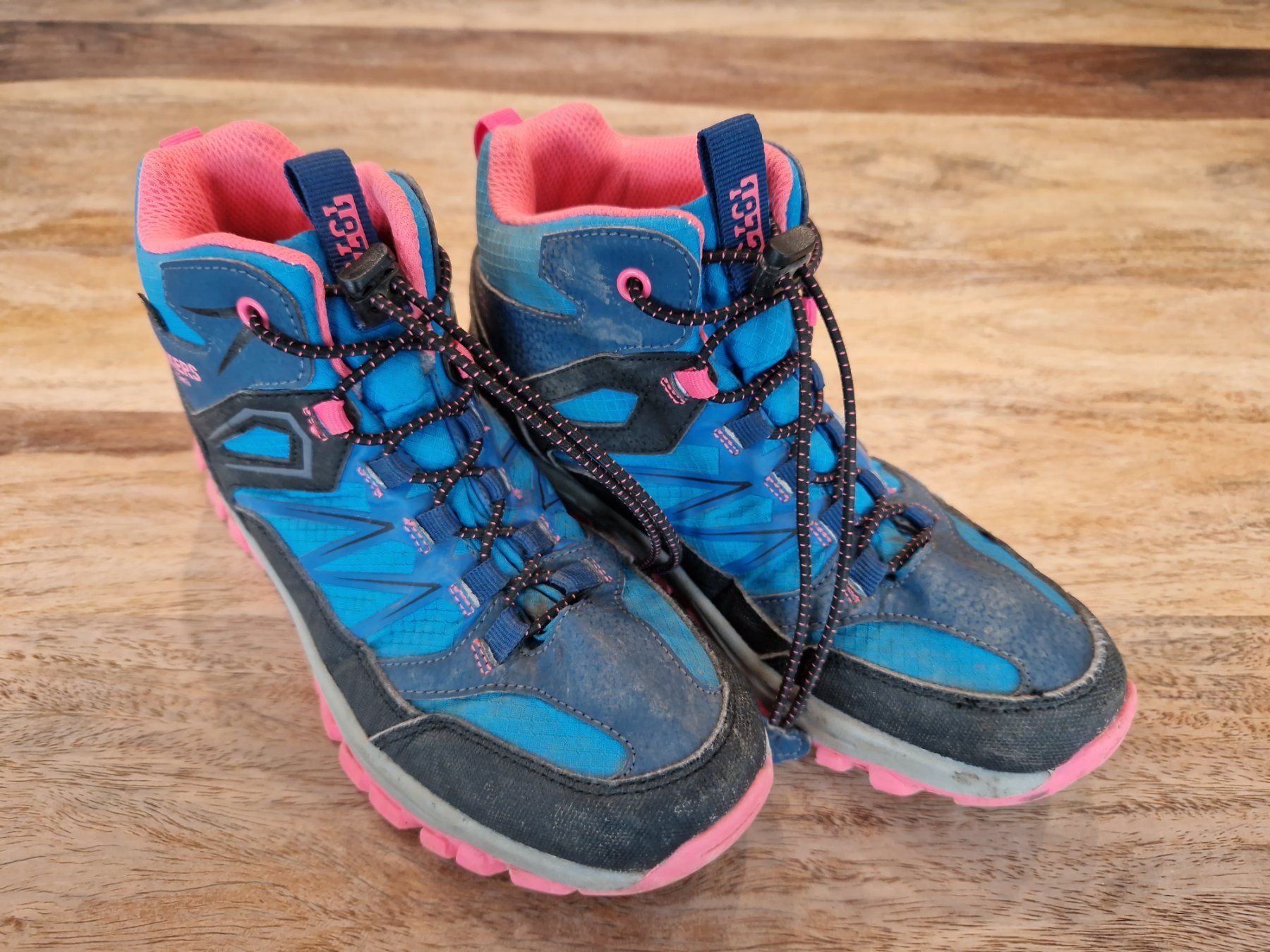 Scarpe per ragazze: Dockers Wanderschuhe, Gr. 36 – Usato da Trachslau venduto da schumannmario