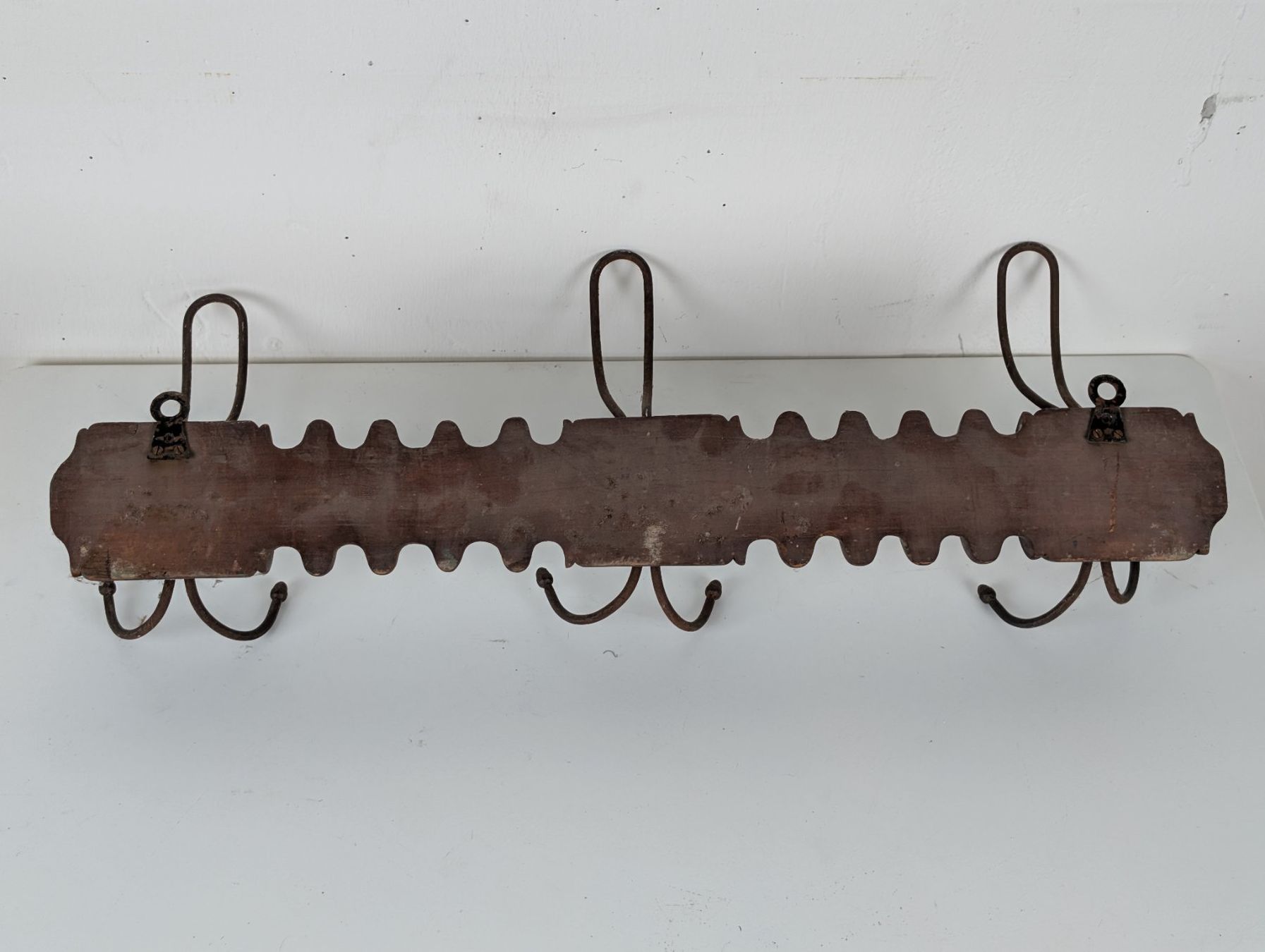 Guardaroba: Garderobenleiste mit Patina – Usato da Winterthur venduto da Hint17 5