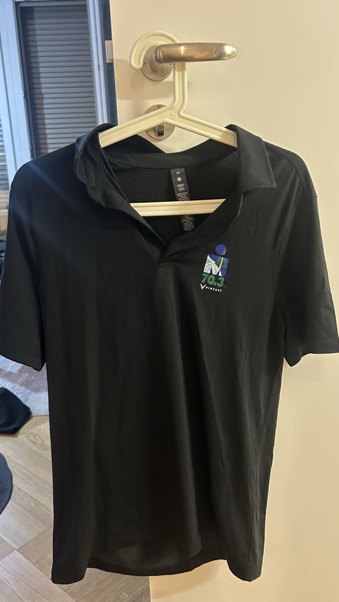 Lululemon Magliette Polo: Lululemon Ironman polo tshirt – Nuovo (secondo la descrizione) da Zürich venduto da gol_zrr2