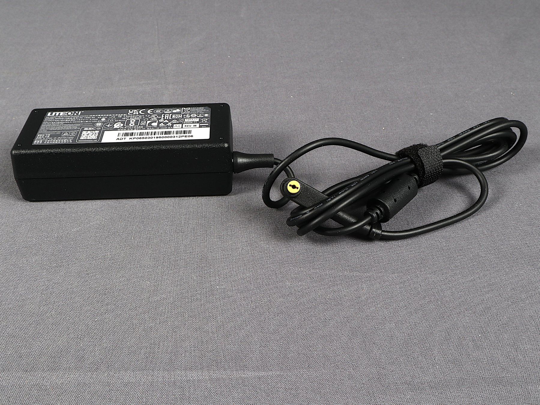 Ladegerät: LITEON AC Adapter 65W 19V – Neu (gemäss Beschreibung) aus Steinen von Restwert_Steinen 6