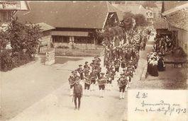 Schwarzenburg BE Festzug  im Ort , 1903