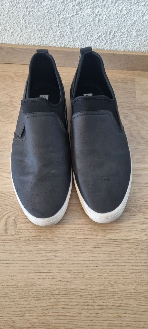 Steve Madden Scarpe da uomo: Schwarze Steve Madden Slipper Gr. 43 – Usato da Goldach venduto da Cooky2011