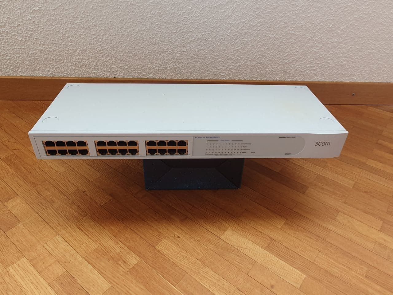 Hub & Switch: Baseline Switch,  24 Ports – Usato da Oensingen venduto da CH-Techniker