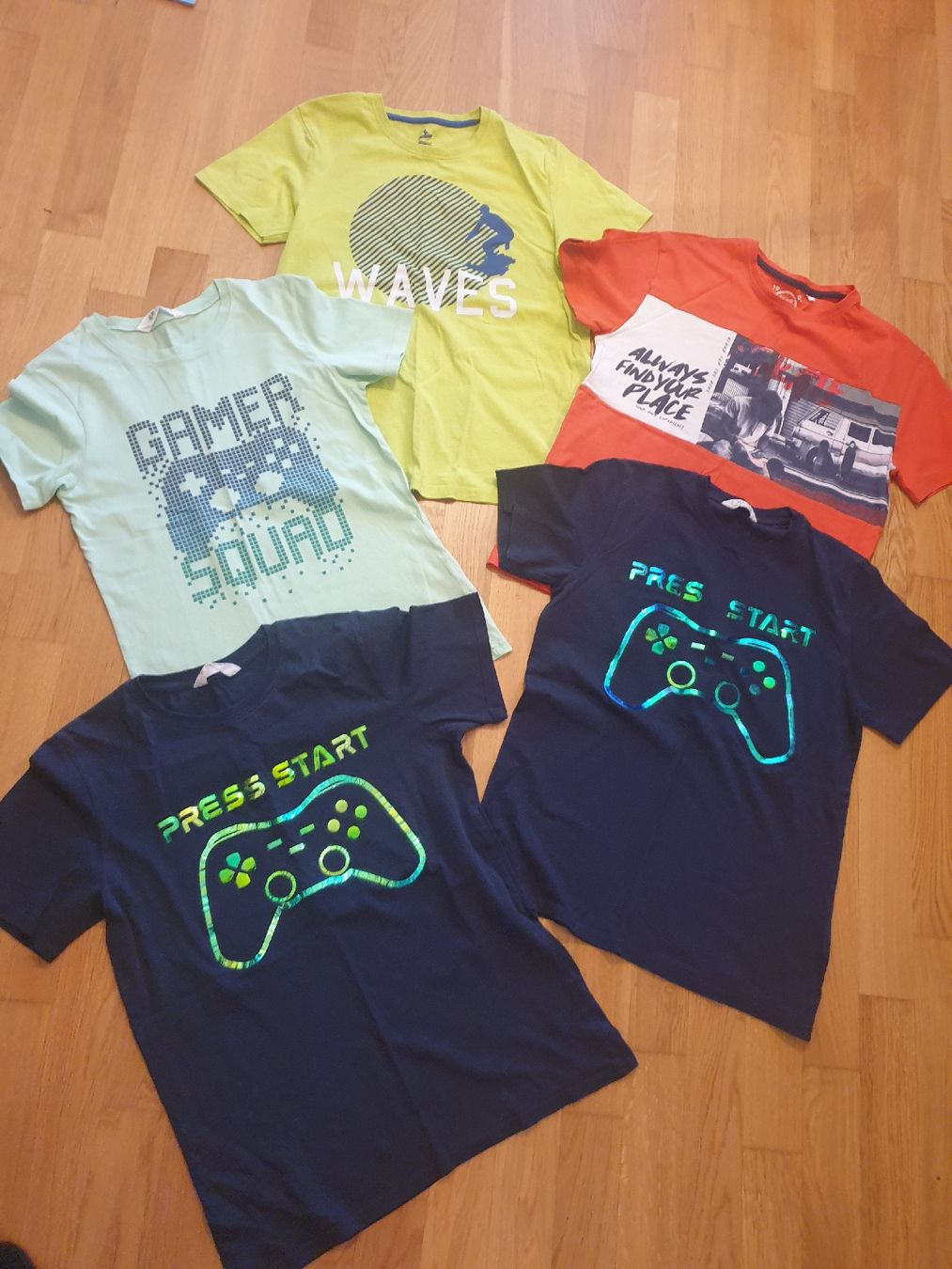H&M Lotti & Set di vestiti: Lots de t-shirt – Usato da Fribourg venduto da mal_8zjh 1