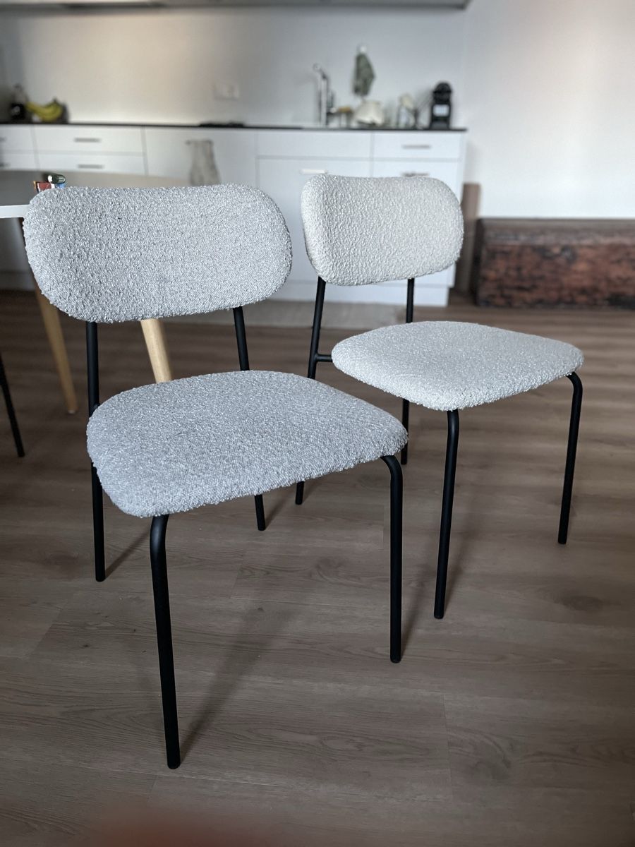 Micasa Stühle: 2 Bouclé Stühle – Neu (gemäss Beschreibung) aus Wädenswil von Vuki