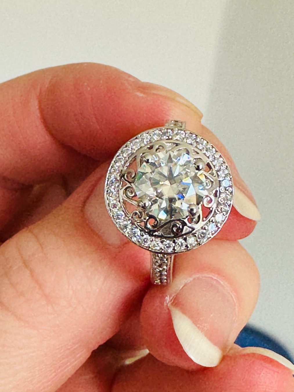 Anelli: 3.55 Ct Vvs1 .= Ice Blue White Round Moissanite size 7 – Nuovo e nell'imballaggio originale da Genève venduto da AGBERG 9