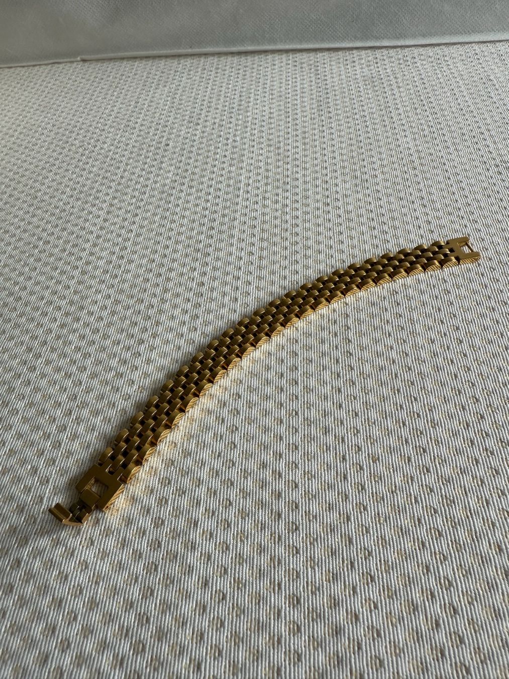 Armbänder & -reifen: Bracelet en acier doré – Gebraucht aus Sion von accroshoes 3