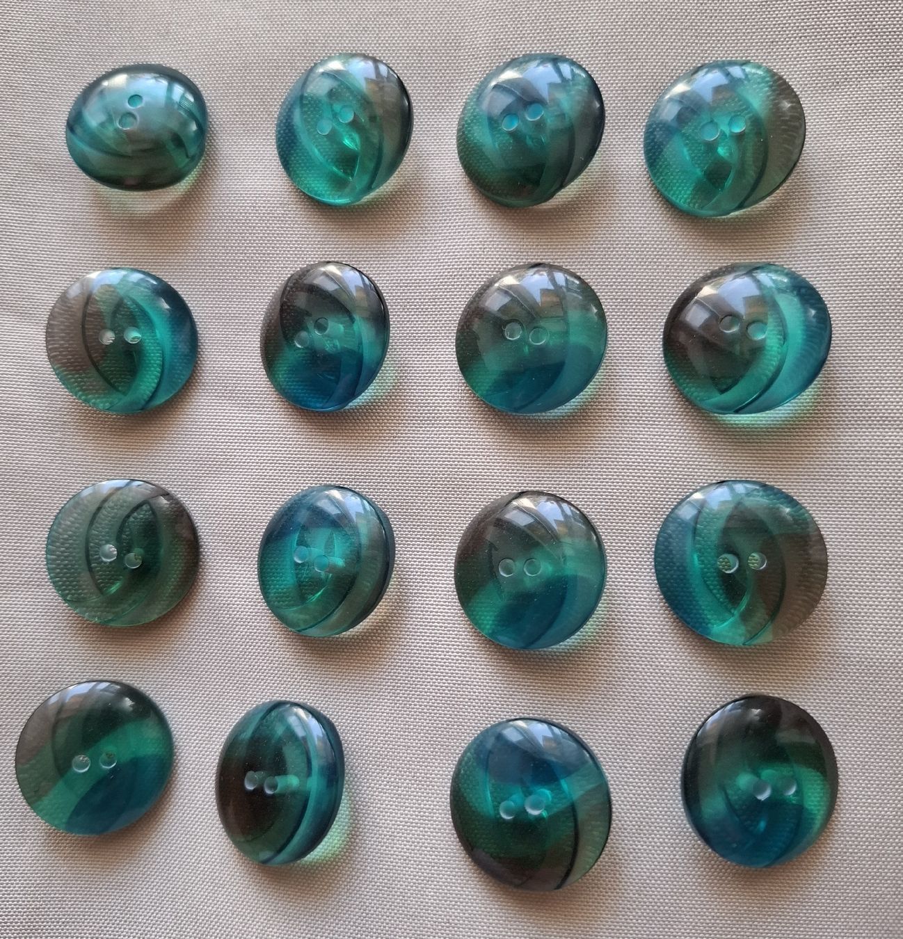 Knöpfe: 16 Knöpfe Meeresfarben, 23 mm. – Neu (gemäss Beschreibung) aus Dietikon von Hirschkopf 5