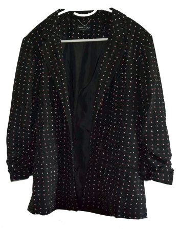 Sie Bieten auf eine Jacke Only You
