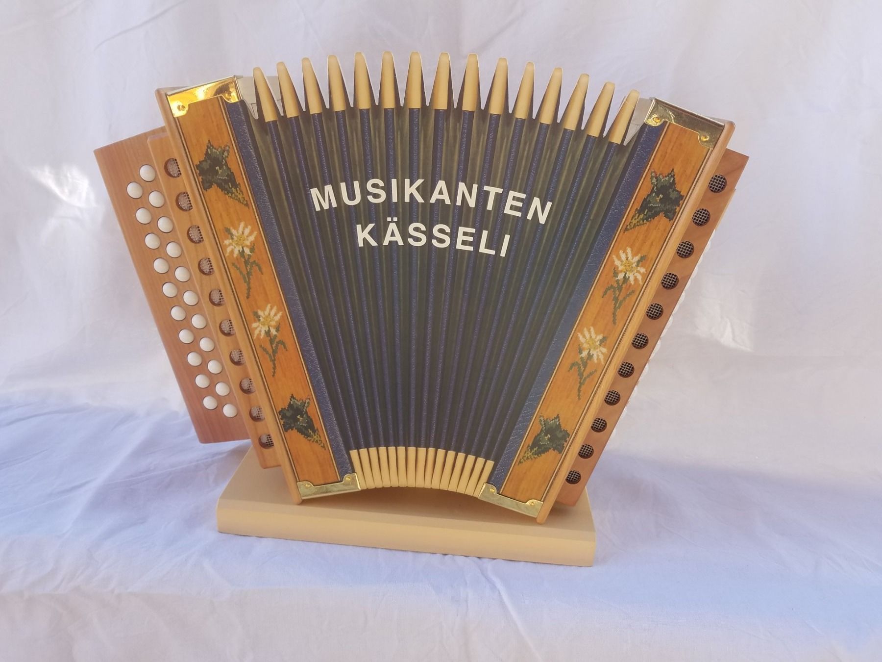 Musikinstrumente: Örgeli Kasse – Gebraucht aus Davos-Frauenkirch von KCHrist