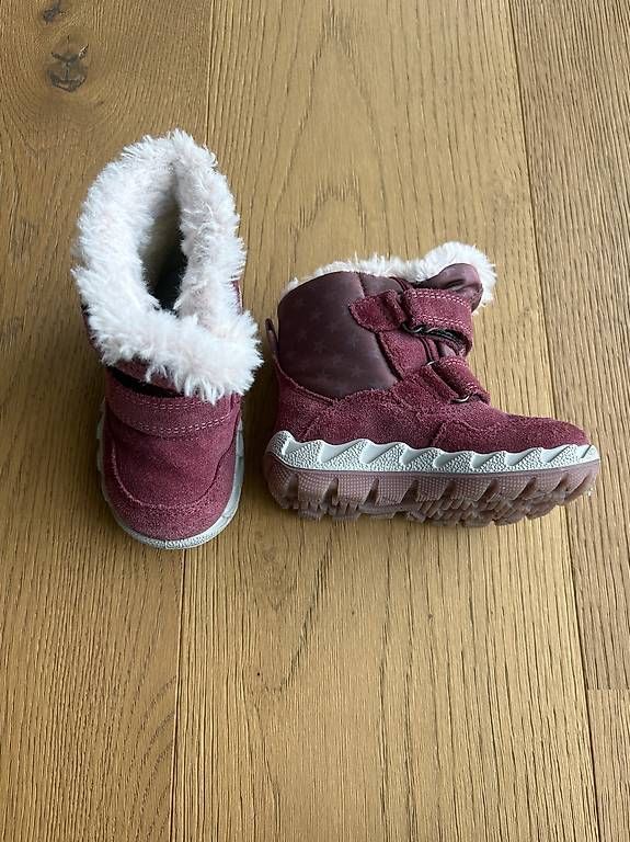 Scarpe per ragazze: Snowboots Superfit Gr. 20 – Usato da Wattenwil venduto da 12stonesgerry
