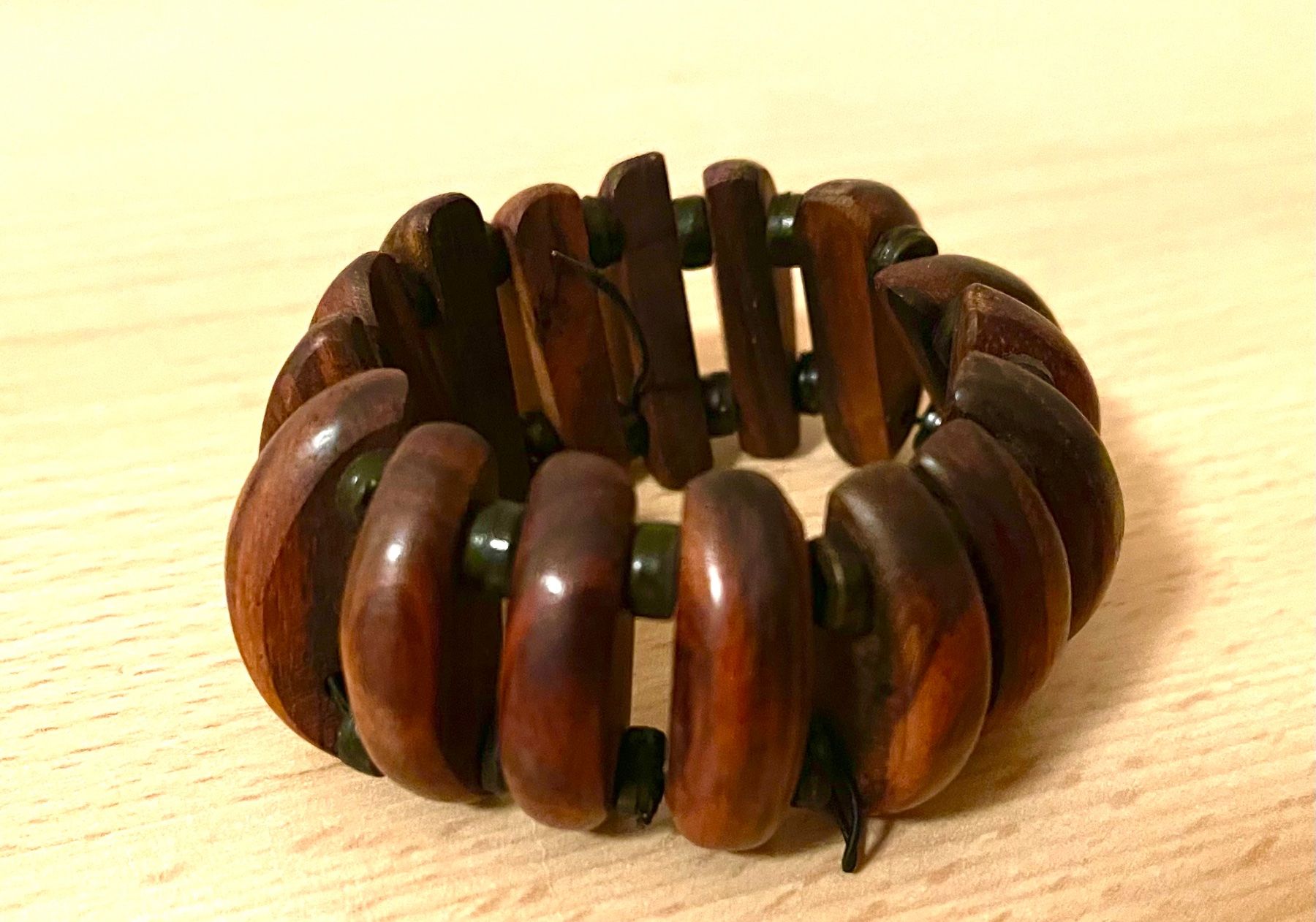 Bracciali & Braccialetti: Armband  Holz Eiche 8x3,5x1cm Gummiband – Nuovo (secondo la descrizione) da Kölliken venduto da Prscoo 1
