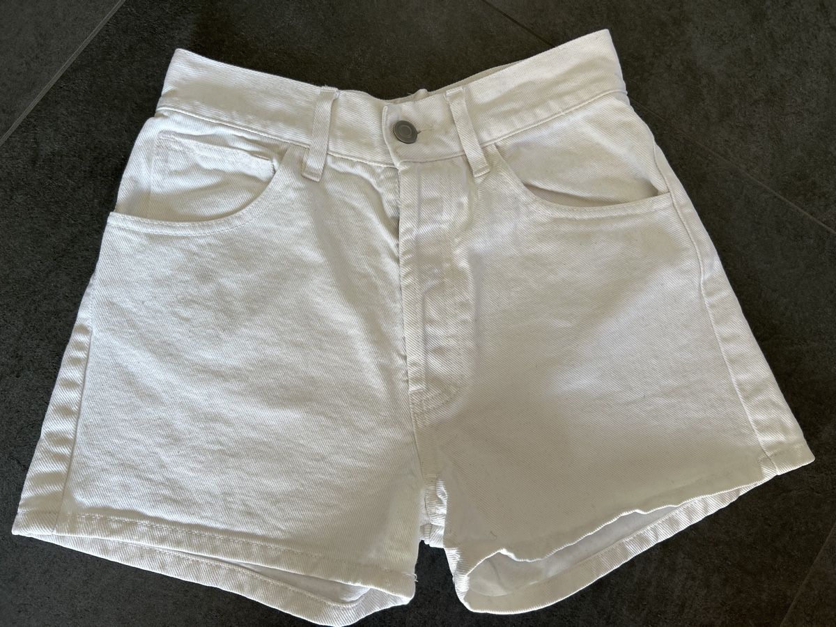 Hosen: Shorts blancs 36 – Gebraucht aus Yens von Chriis