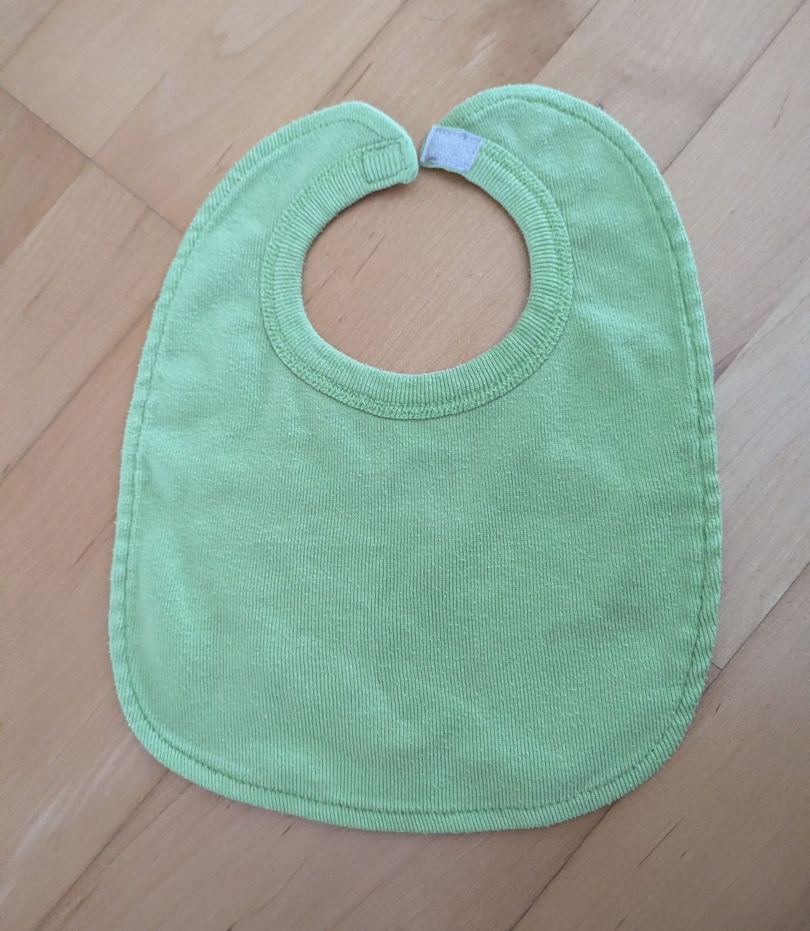 Pasti del neonato: Baby Lätzchen mit Spruch – Hellgrün – Usato da Uster venduto da petches 1