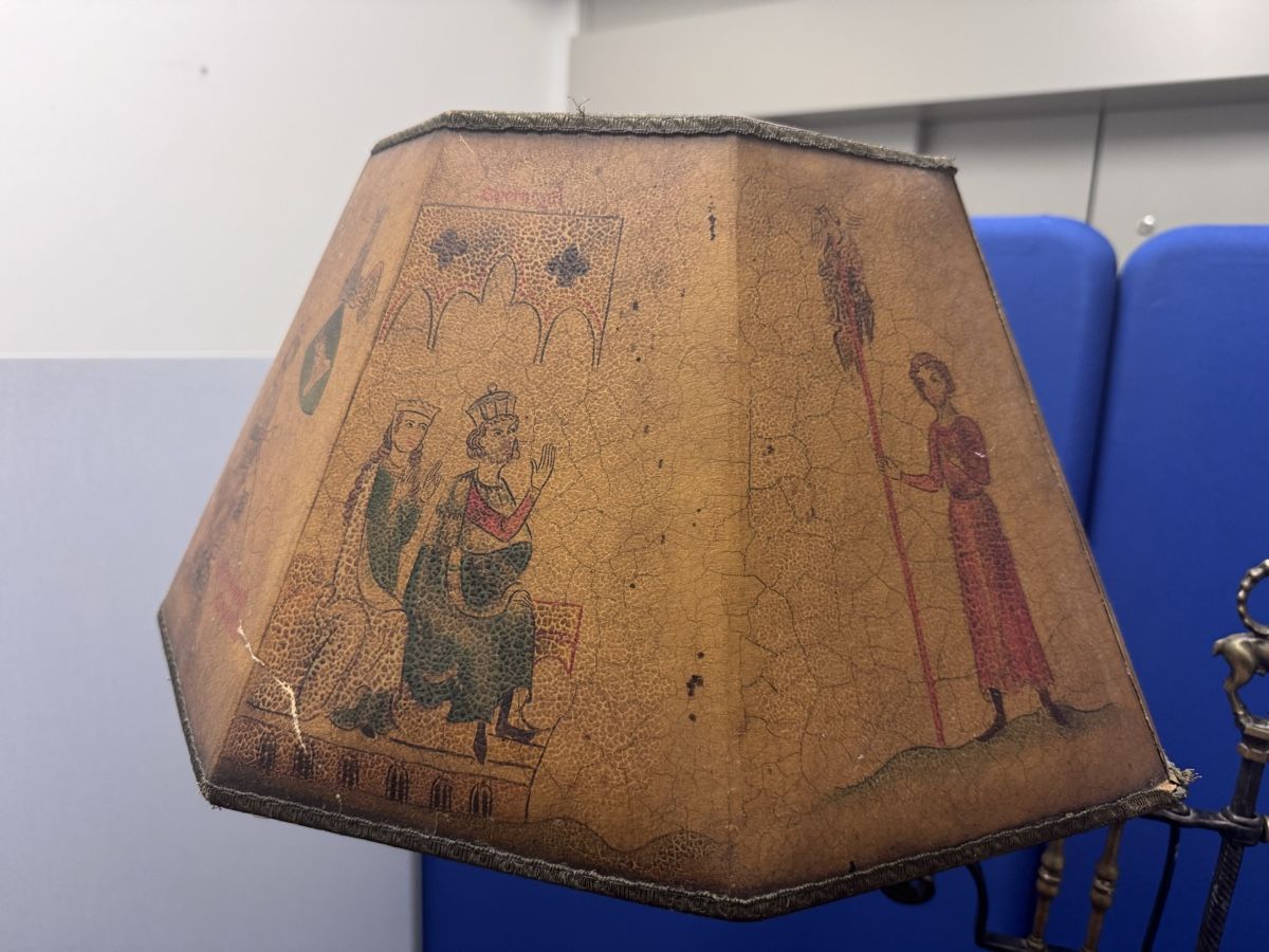 Lampade: Antike Stehlampe, Eisen m. mittelalterlichem Pergamentschirm – Usato da Bern venduto da samryan 3