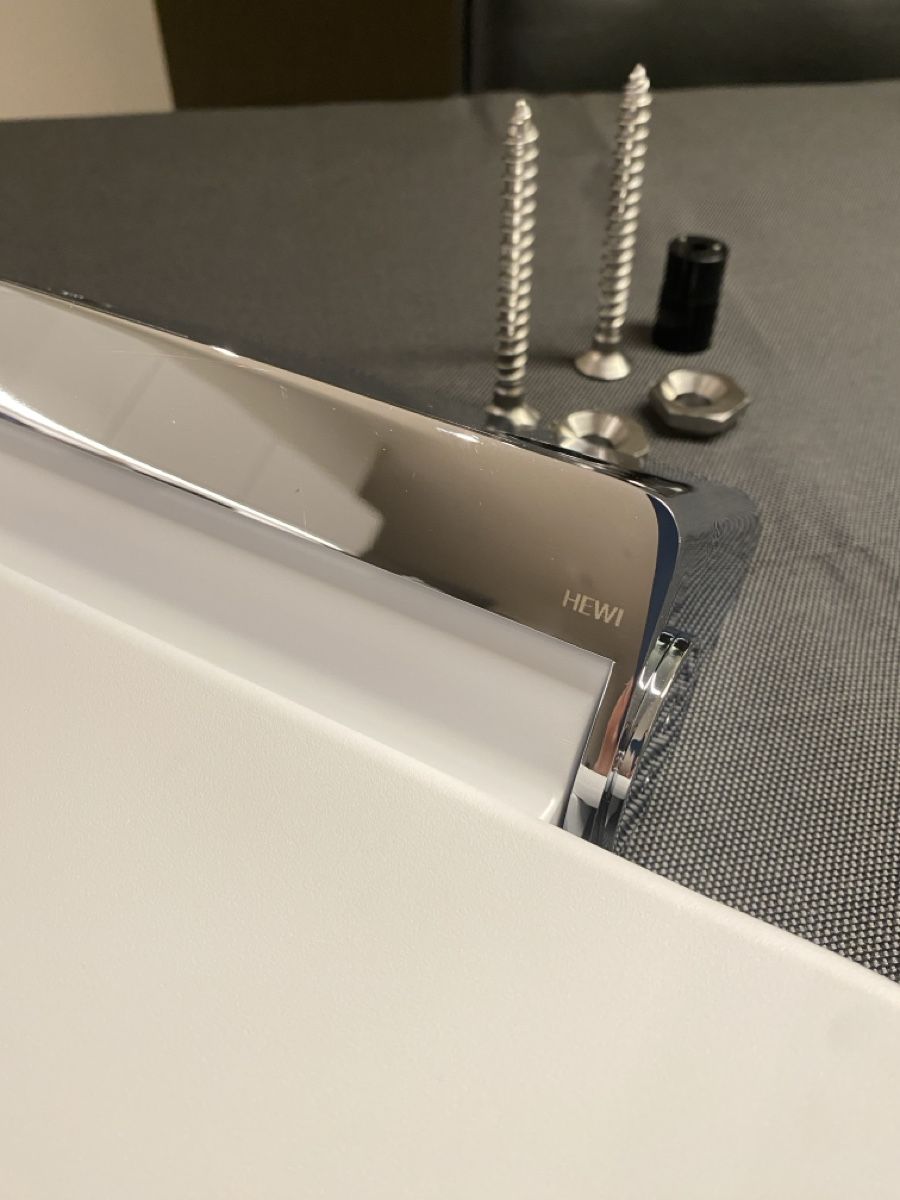 Duschen: HEWI Duschsitz Duschklappsitz bis 150 kg belastbar. – Gebraucht aus Malans GR von SicherKaufen 3