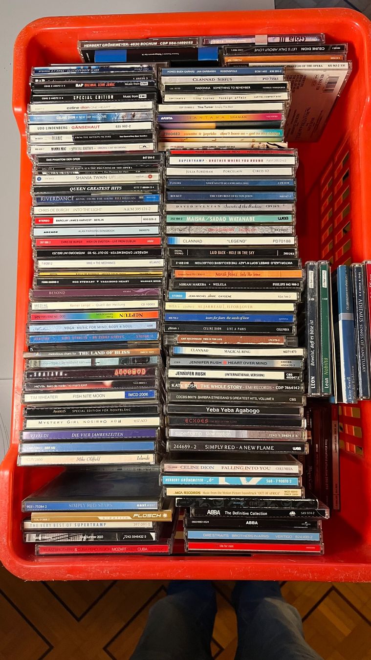CD: 200 Musik CD's – Usato da Mitlödi venduto da pebe24