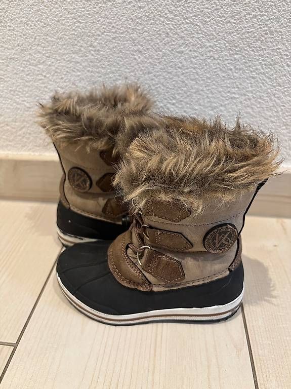 Scarpe per ragazzi: Bottes de neige, taille 25 – Usato da Chapelle-s-Moudon venduto da vanesso