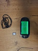 Sony PlayStation Vita mit Spiel und Kabel