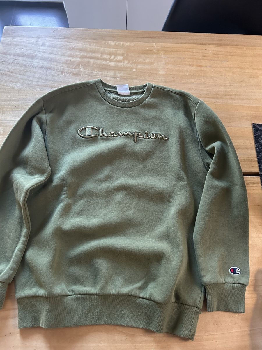 Champion Pulls & Sweat-shirts: Pull vert kaki Champion – D'occasion à Muraz (Collombey) par Jul_ff 1