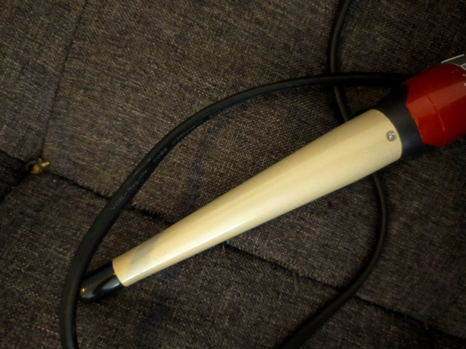 BaByliss Piastre & Arricciacapelli: Kegellockenstab / konischer Lockenstab – Usato da Tägerig venduto da mikky02 1