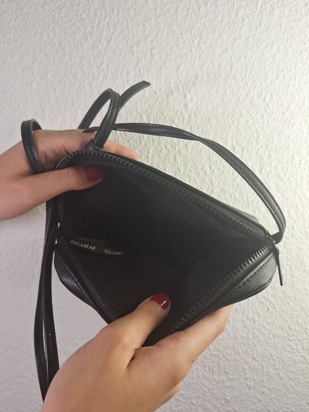 Pull&Bear Borse da donna: Schultertasche Pull&Bear schwarz – Usato da Wetzikon ZH venduto da kuk_9q2n 2
