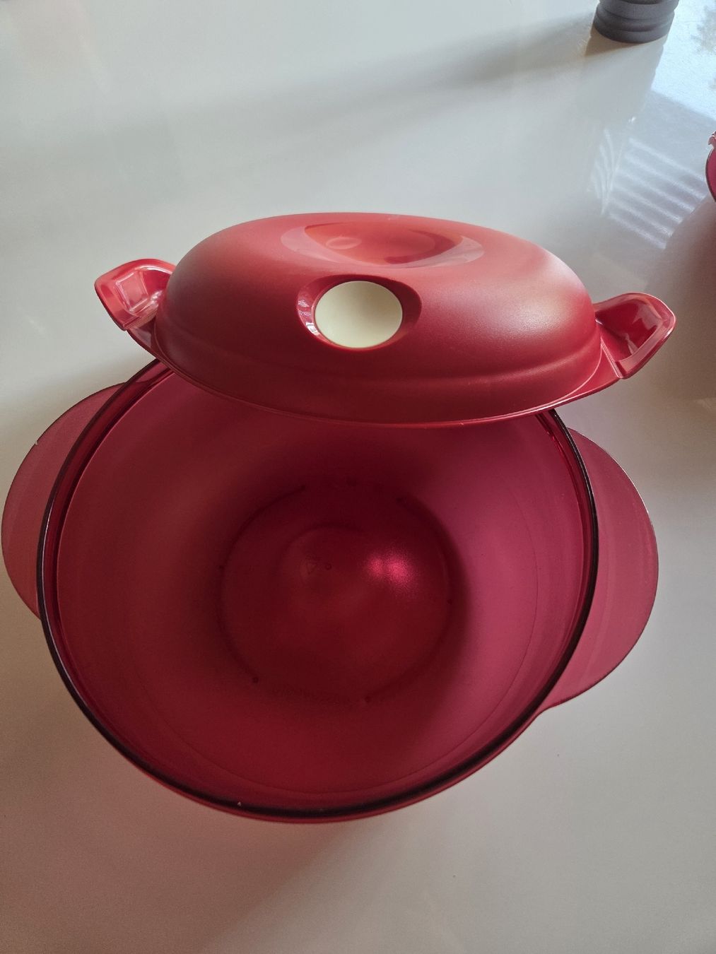 Tupperware Behälter & Ähnliches: Mikrowellen Tupperware 1,5L – Gebraucht aus Rümlang von debym 1