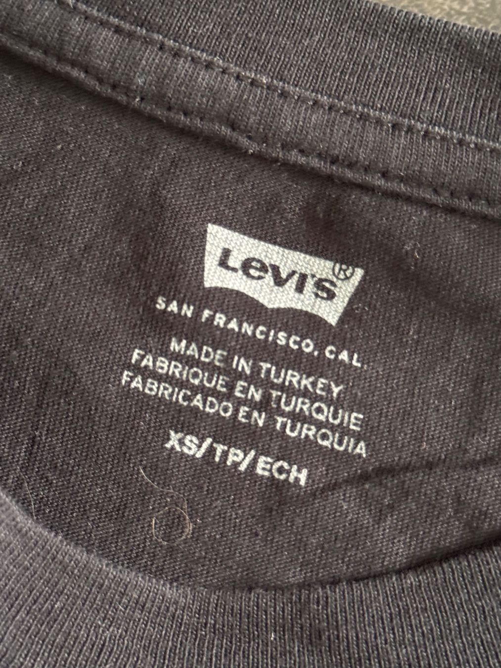 Levi's T-shirt: Basic Shirt Levi‘s Gr. XS Schwarz Rot – Usato da Rothrist venduto da Fondgruebe 4