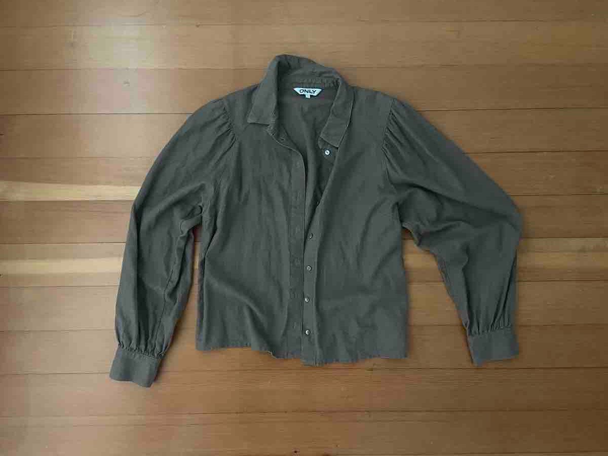 Only Chemisiers: Only Bluse Braun mit Puffer Armen – D'occasion à Niederrohrdorf par Lou_9hq6