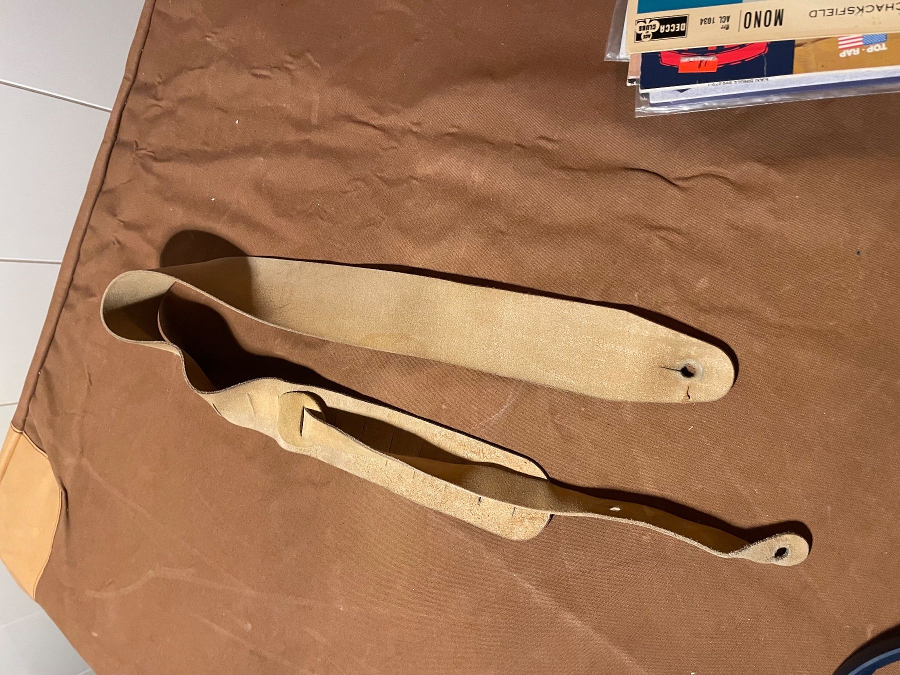Strumenti musicali: Gitarrengurt / Bassgurt Leder – Usato da Zürich venduto da Arcana_Fail