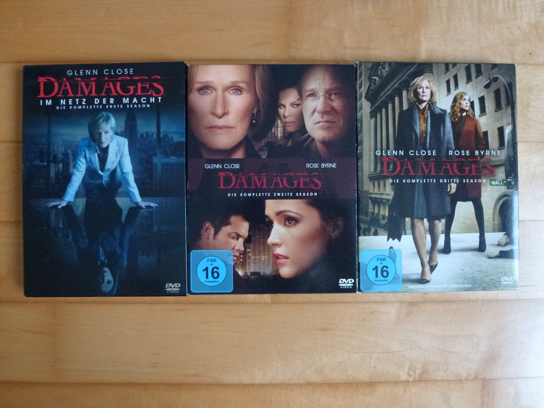 Tutti i DVDs: Damages - Staffel 1-3 (9 DVDs) – Nuovo (secondo la descrizione) da Bern venduto da Frebo