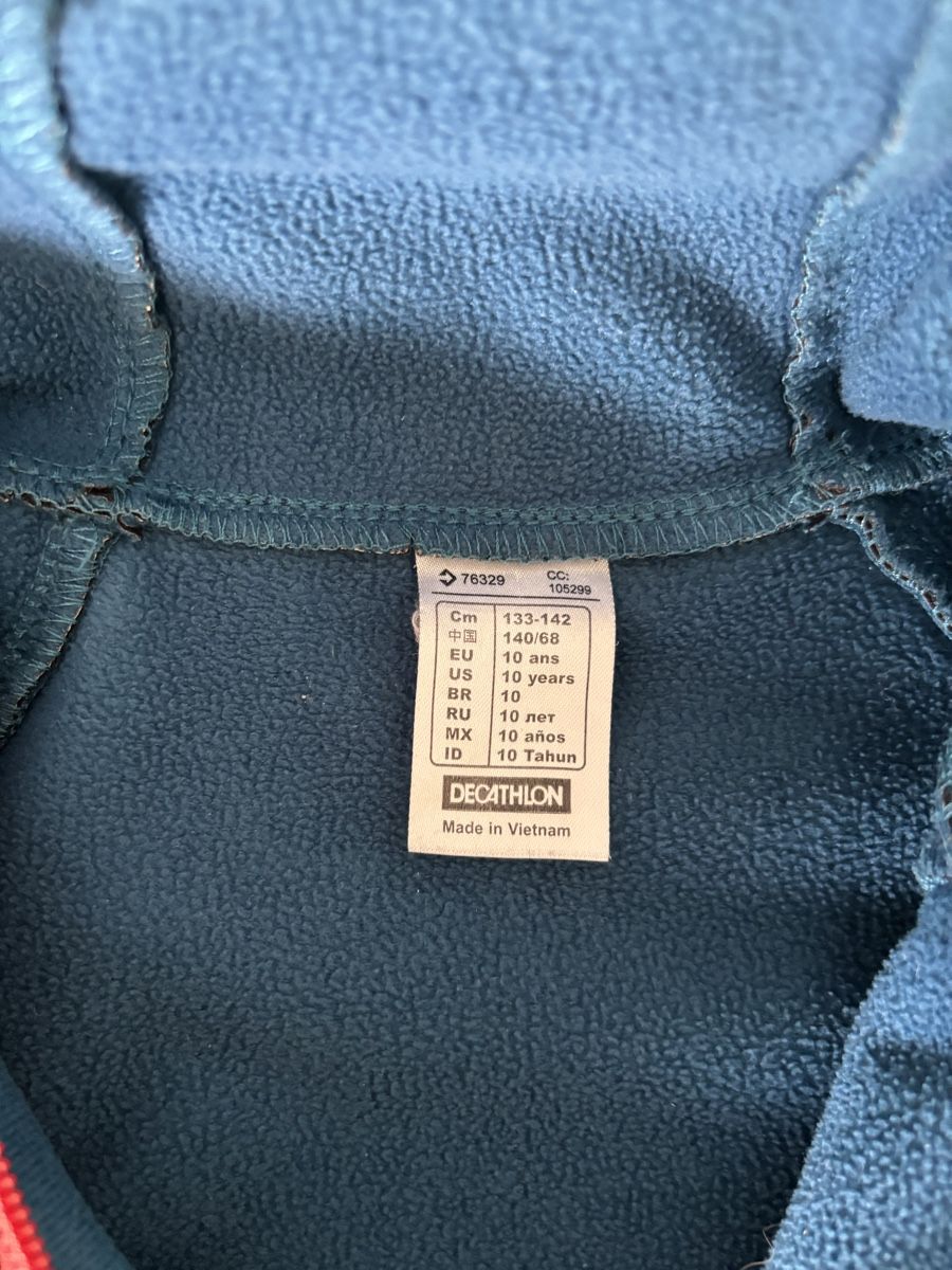 Decathlon Jacken & Mäntel: Veste softshell Quechua 10 ans, bleu et noir – Gebraucht aus Sion von tchana77 2