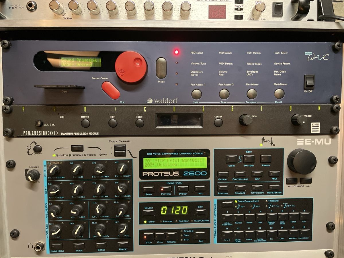 Waldorf Musikinstrumente: Waldorf Microwave Rev. A, mit Card – Gebraucht aus Tüscherz-Alfermée von schneider_rl4