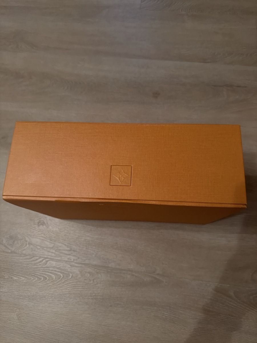 Louis Vuitton Sonstige Dekorationen & Accessoires: Louis Vuitton Box leer guter Zustand  – Gebraucht aus Kaiseraugst von mor_9jxc 1