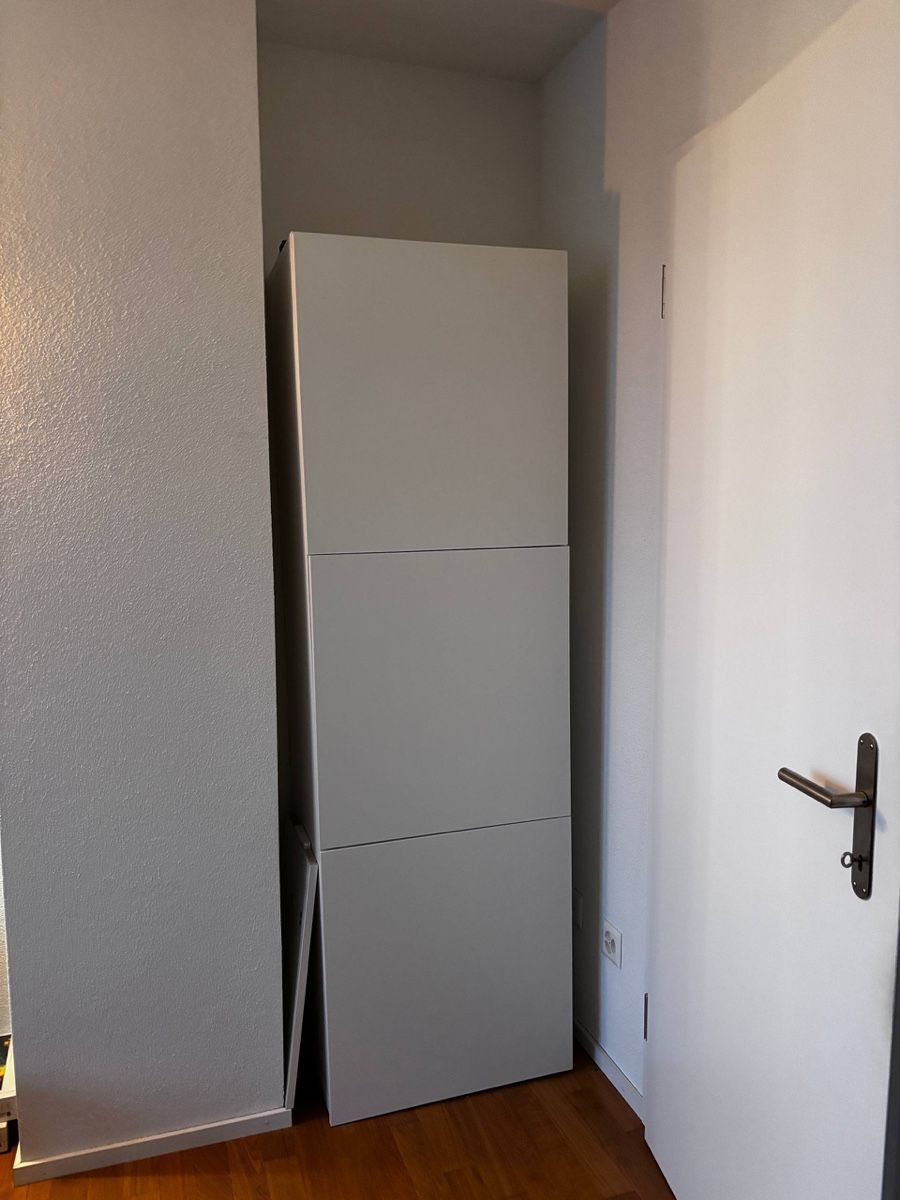 Armadi: IKEA Schrank Besta  – Usato da Fällanden venduto da s.i.n.d.y 1