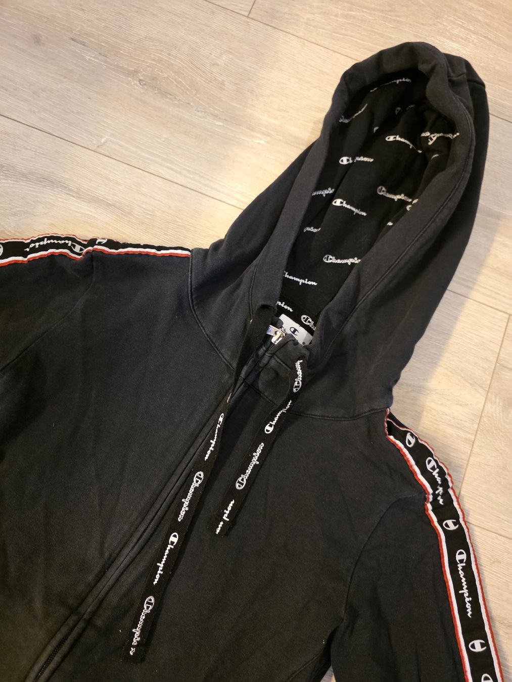 Champion Giacche: Kapuzenjacke Champion schwarz X-Small  – Usato da Wigoltingen venduto da Zuckerfee84 1
