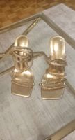 Sandaletten Public Desire gold