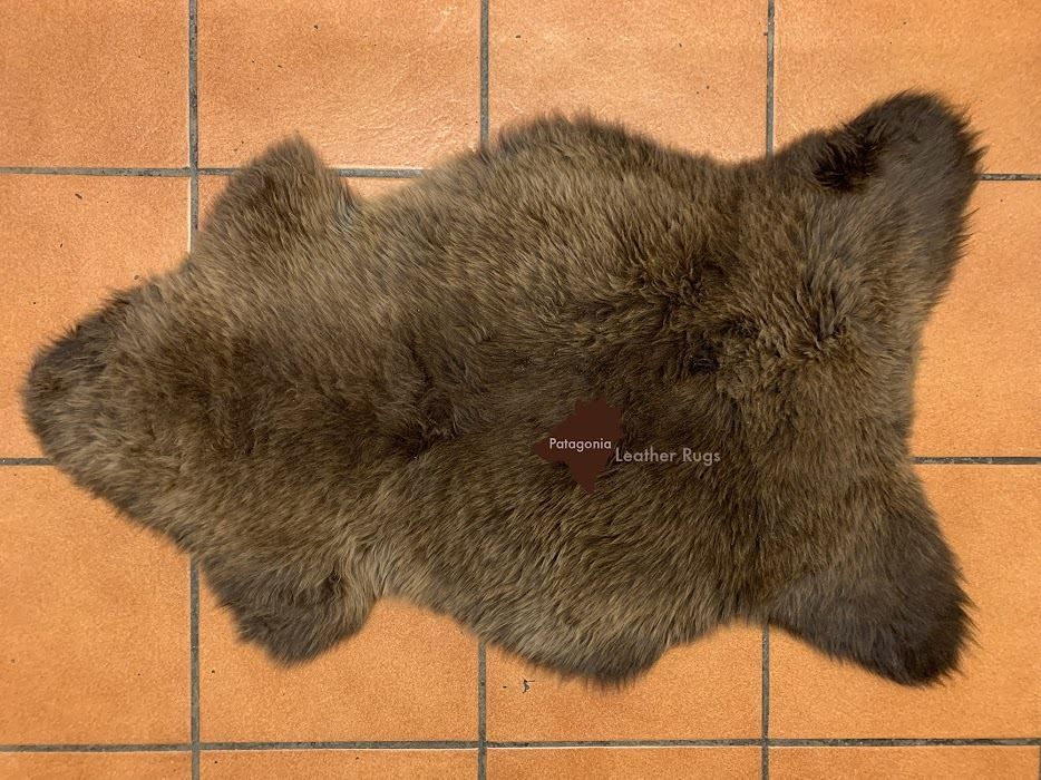Tappeti: Lammfell Teppich Brown – Nuovo e nell'imballaggio originale da Arbedo venduto da patagonialeatherrugs 3