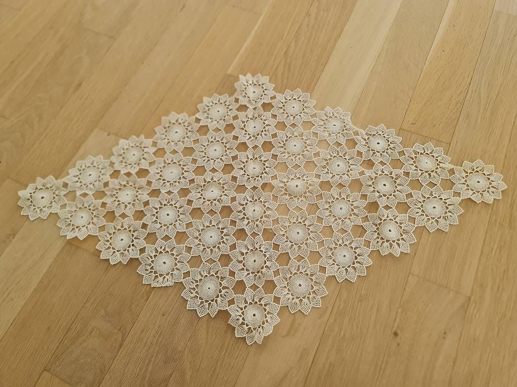 Tessuti: Spitzendecke Nadelspitzen weiss – Usato da Allschwil venduto da 86d_fmd5 1