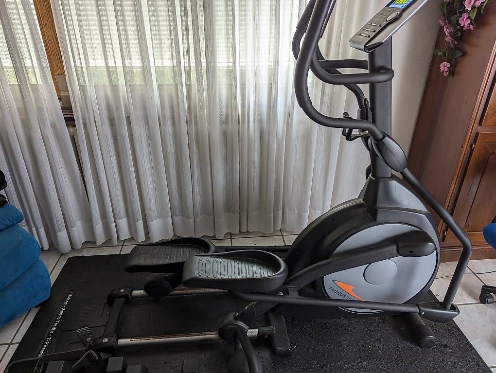 Vélos d'appartement: Crosstrainer Taurus 7.1 – D'occasion à Giubiasco par BryanV91
