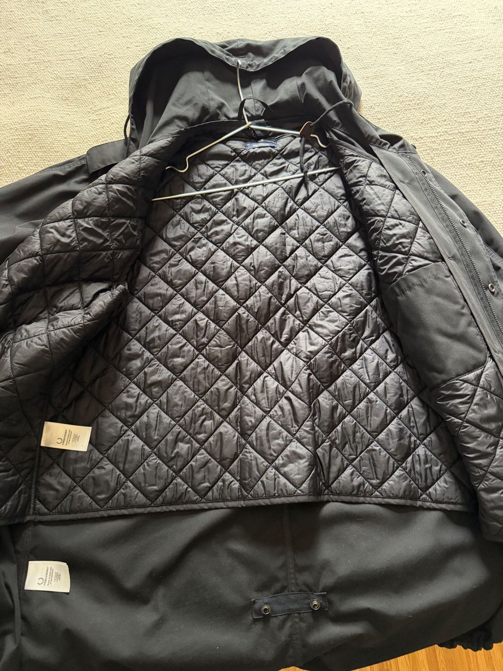 Cappotti: Black Fred Perry Cotton Blend Fishtail Parka + Veste Gr.L – Usato da Zürich venduto da VR2528 8