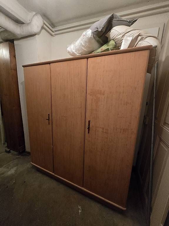 Schränke: Holzschrank – Gebraucht aus Thun von Thuner77