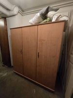 Holzschrank