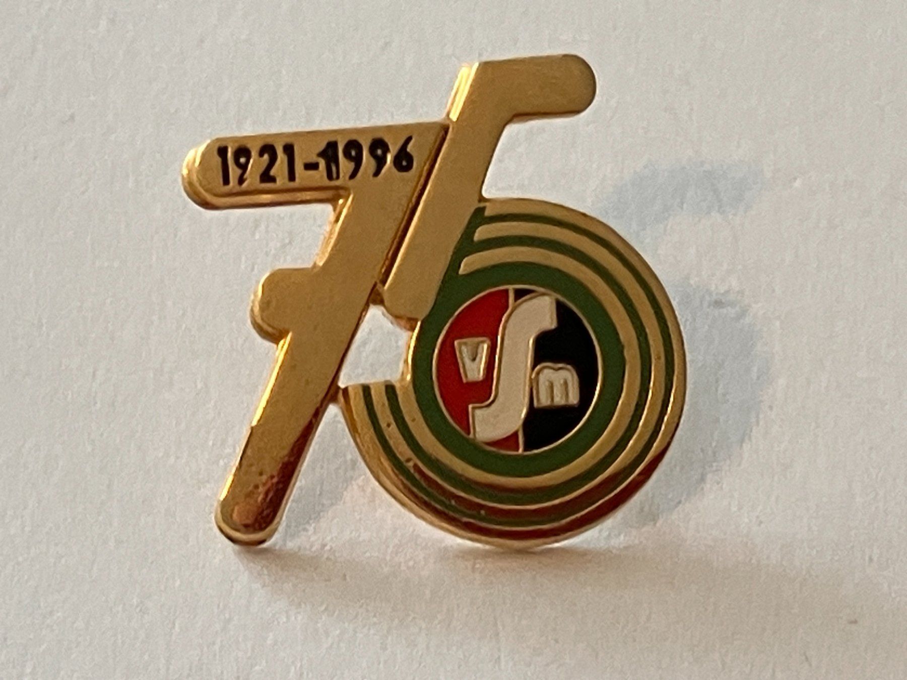 Placchette & Badge: 1 Pin VSM 75 Jahre 1921-1996 – Usato da Basel venduto da djwwpp
