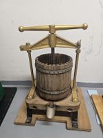Antike Obstpresse Holz/Messing, perfekt für Most & Apfelsaft