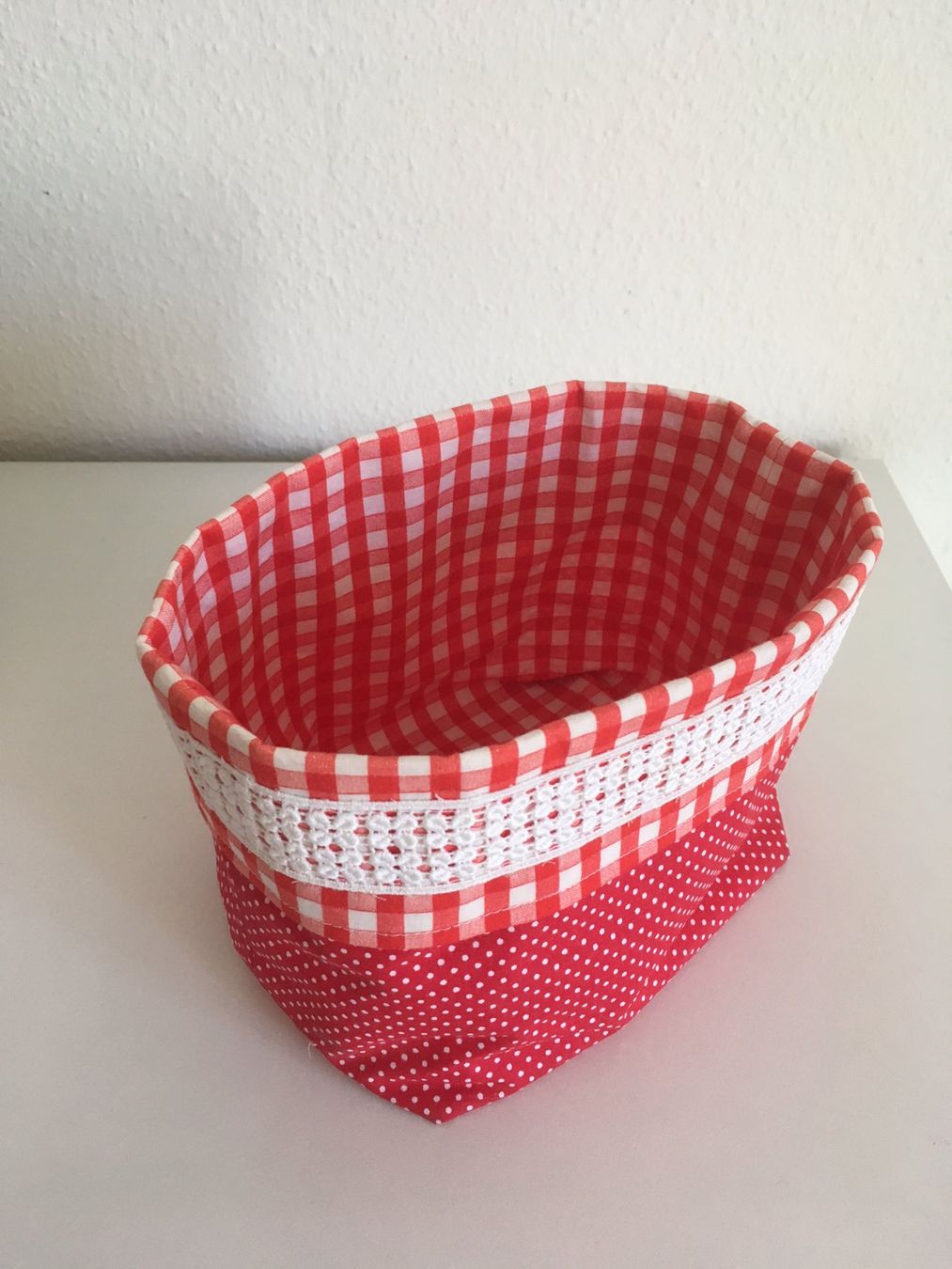 Altro per la casa: Herziges Utensilo/Stoffkörbchen in rot - handmade – Usato da Brugg AG venduto da Biomaga 1