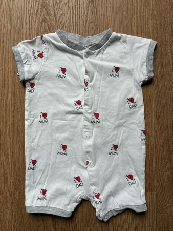 Kurzer Strampler „I Love Mum/Dad“ Grösse 68